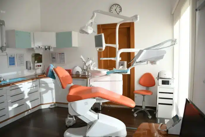 Salaire Dentiste : Revenus Bruts et Nets en 2025